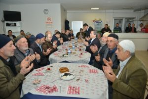 Bursa'da 'Bereket Sofrası' Alanyurt Merkez Cami'de kuruldu