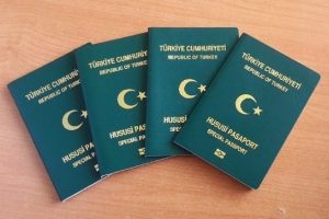 Zeybekci: İmamın eşi bile yeşil pasaportla d&uuml;nyayı dolaşıyor
