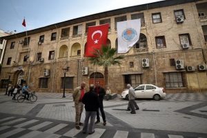 Mersin'de ihaleye fesat karıştırma iddiası: 19 g&ouml;zaltı