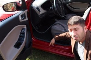 Sıfır aldığı araba boyalı &ccedil;ıktı