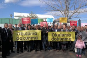 Bursalılardan sert tepki: "Okulumuza dokunmayın!"