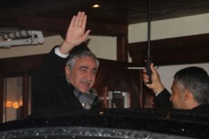 İlk Kıbrıs zirvesi sonu&ccedil;suz