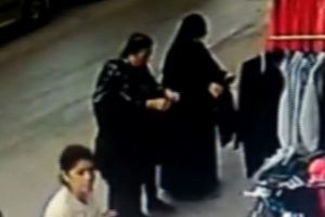 Yaşlı ve hızlı hırsız kamerada!