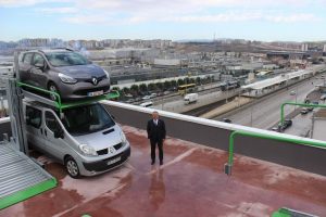 Bursa'da &ccedil;atıda otopark vatandaşları şaşırttı