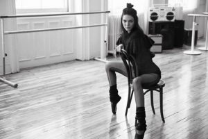 Kendall Jenner'ın otomobil pozu