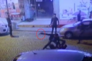 Kuzenini sokak ortasında 9 yerinden bı&ccedil;akladı
