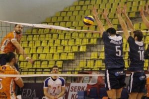 İneg&ouml;l Belediyespor sahasında Arkasspor'a yenildi