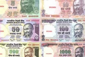 Hindistan'da banknotlar tedav&uuml;lden kalktı arbede yaşandı