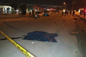 Motosiklet ile otomobil &ccedil;arpıştı: 2 &ouml;l&uuml;