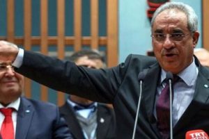 "T&uuml;rkiye Cumhuriyeti devleti de seni kuzu kuzu b&ouml;yle getirir"