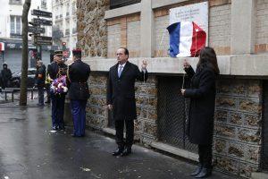 Paris saldırılarında hayatlarını kaybedenler anıldı