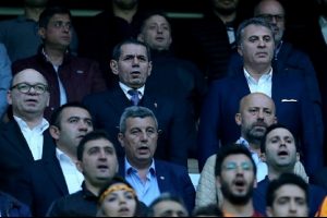Dursun &Ouml;zbek'ten bir ilk daha...