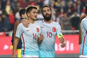 Altınordu milli yıldızları gururla izliyor