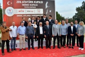 Binicilikte Atat&uuml;rk Kupası'nı Hasan Şent&uuml;rk kazandı