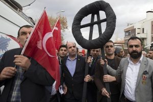 L&uuml;ksemburg'un Ankara B&uuml;y&uuml;kel&ccedil;iliği &ouml;n&uuml;nde protesto