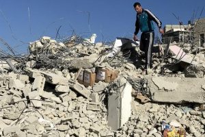 İsrail'in baskıları iki evini yıktırdı