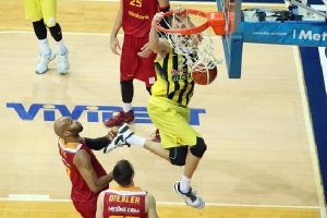 Fenerbah&ccedil;e'den Galatasaray'a 18 sayılık fark