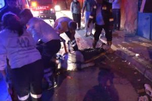 Servis minib&uuml;s&uuml; eve &ccedil;arptı: 3 &ouml;l&uuml;, 8 yaralı