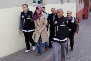 Sosyal medyada FET&Ouml;'y&uuml; &ouml;ven 4 kişiye g&ouml;zaltı