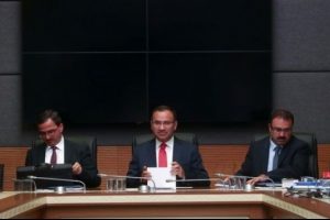 AK Partililer CHP'nin &ouml;nergesine el kaldırdı! Bakan Bozdağ uyardı!