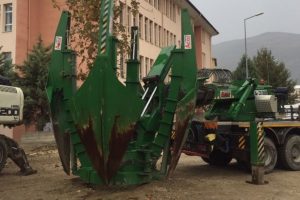 Bursa'da ağa&ccedil;lar kesilmek yerine nakledildi