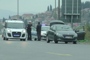 TEM otoyolunda ikiz plakalı ara&ccedil; alarmı