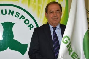 Y&uuml;cel İldiz Giresunspor'a resmi imzayı attı