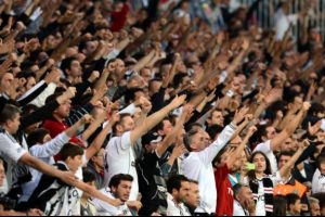Beşiktaş taraftarından anlamlı hareket!