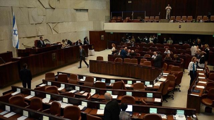 Arap milletvekili Knesset'te ezan okudu