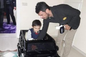 Kenan Sofuoğlu'ndan şehit kaymakamın oğluna ak&uuml;l&uuml; araba