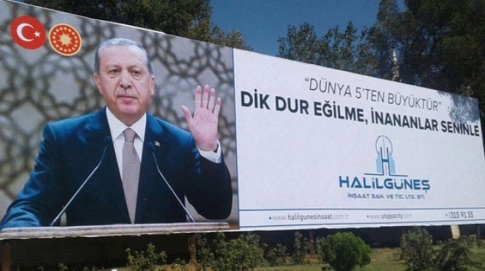 Erdoğanlı billboard reklamı yapan m&uuml;teahhit FET&Ouml;'den tutuklandı