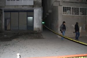 AK Parti il&ccedil;e binasına bombalı saldırı