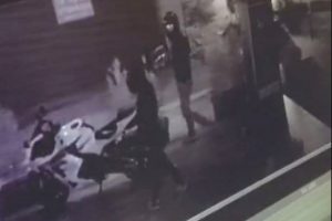 Bursa'da motosiklet hırsızları kamerada!