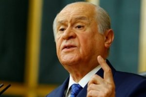 Bah&ccedil;eli'den Erdoğan'ın referandum &ccedil;ıkışına destek