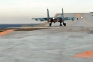 Rus gemisinden kalkan u&ccedil;aklar bombardıman yaptı