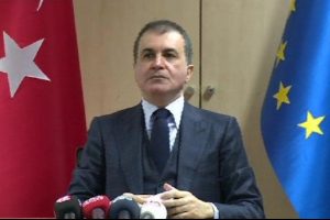 Bakan &Ccedil;elik: "T&uuml;rkiye saygın bir dil beklemektedir"