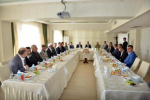 Vali Aksoy, aşiret liderleri ile yemekte bir araya geldi