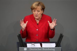 Merkel 2017'de yeniden aday olacak