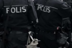 Diyarbakır'da 130 polis g&ouml;revden uzaklaştırıldı