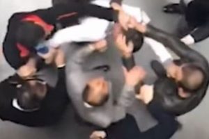 Sivil polislerden AVM g&uuml;venlik g&ouml;revlisine feci dayak