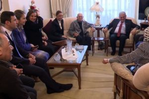 Başbakan Yıldırım vatandaşların evine konuk oldu