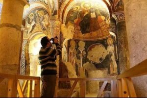 Kapadokya'daki bin yıllık freskler turistleri b&uuml;y&uuml;l&uuml;yor