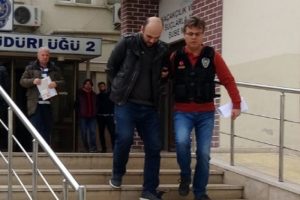 Bursa'da polisin baskın yaptığı eve uyuşturucu getirince...