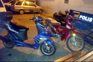 Motosiklet &ccedil;alan 3 kişi yakalandı