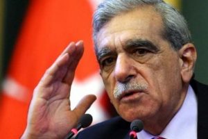 T&uuml;rk ve Bakırhan g&ouml;revlerinden uzaklaştırıldı