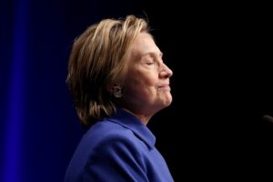 Clinton se&ccedil;imlerden sonra ilk kez halk karşısına &ccedil;ıktı