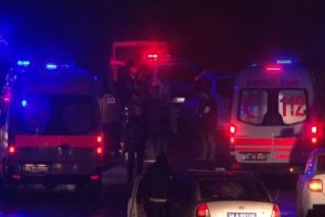 TIR &ccedil;etesi polisle &ccedil;atıştı: 1 &ouml;l&uuml;, 2 yaralı