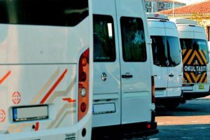 İstanbul'un yolcu y&uuml;k&uuml;n&uuml; servisler omuzluyor
