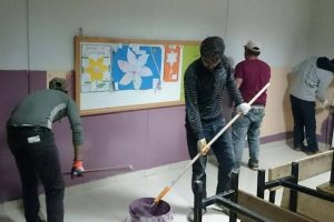 Okullarını el birliğiyle onardılar