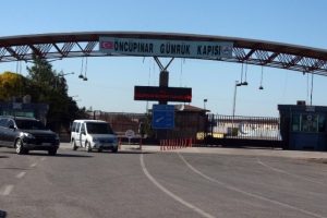 &Ouml;nc&uuml;pınar Sınır Kapısı ge&ccedil;işlere a&ccedil;ıldı